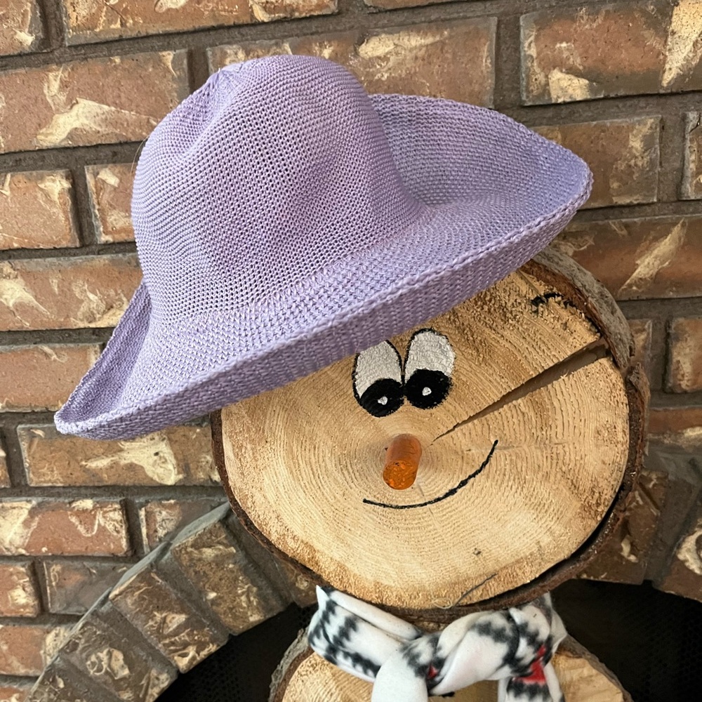Angela William adorable lavender wide brimmed floppy hat. EUC.